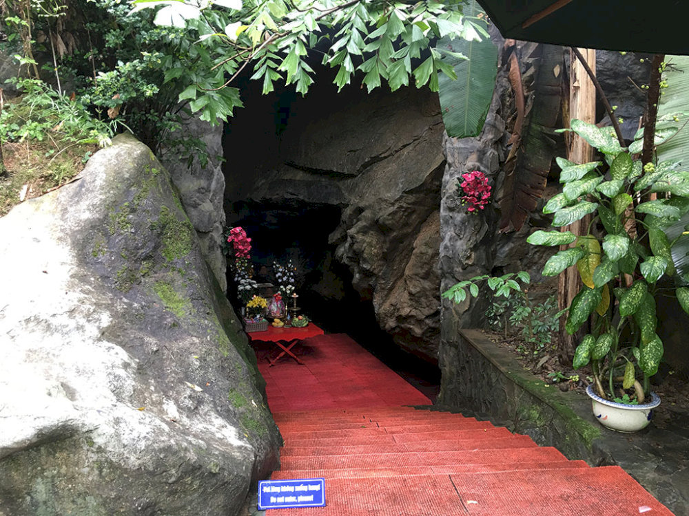 Today, Eight Ladies Cave stands as one of the most emotional historical sites in central Vietnam